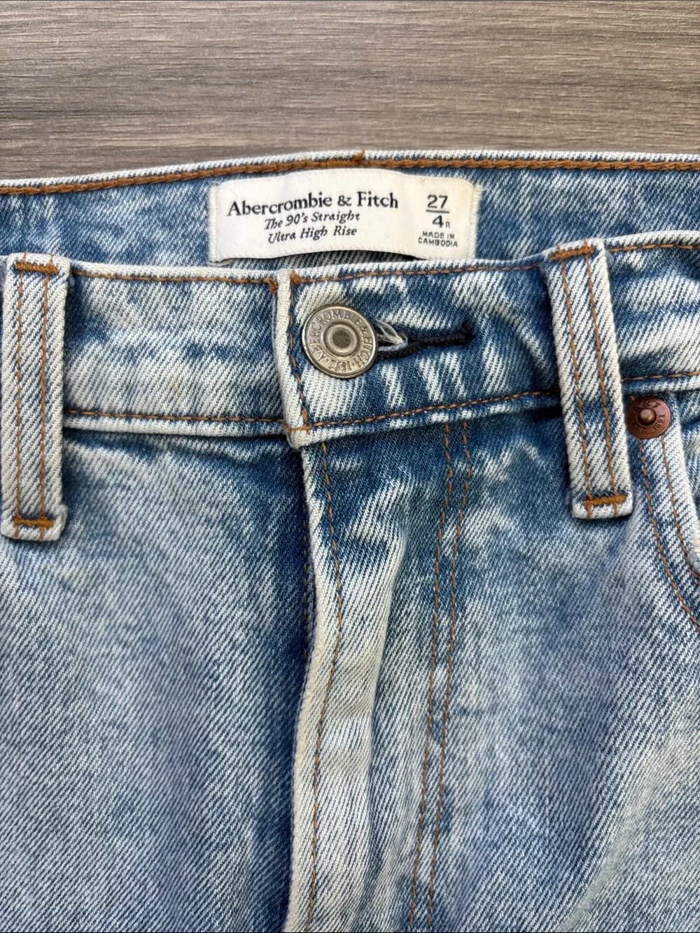 Abercrombie & Fitch Women’s 90s Straight Ultra High-Rise Jeans, Size 27 - Picture 4 of 6